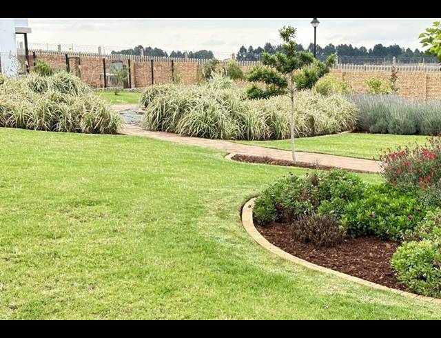 5 BEDROOM HOUSE FOR SALE IN MIDSTREAM HEIGHTS